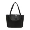 Bolsa Tote de Ombro de Couro Macio Transfronteiriça para Mulheres 2026 Nova Bolsa de Mão Feminina de Comércio Exterior Bolsa de Mão Retro de Outono Bolsa Feminina