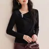 Otoño 2026 Nueva Moda Elegante y con Estilo Camisa Básica con Diseño Asimétrico Retorcido en Gris Oscuro Ajuste Delgado Manga Larga