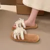Zapatillas de felpa cómodas de suela gruesa, nuevo estilo, para mujer, adecuadas para usar en exteriores, con diseño floral grande, estilo dulce para el hogar 2026