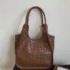 Bolsa Tecida Retrô Transfronteiriça para Mulheres, Grande Capacidade, Nova Bolsa de Ombro Casual Outono e Inverno 2026, Bolsa Tote Texturizada para o Dia a Dia