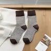 Meias Terry Listradas de Outono e Inverno Espessas Quentes Estilo Coreano Meias Femininas Simples para Casa Versátil Populares de Cano Médio Atacado