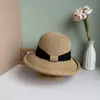 Sombrero de paja de ala ancha tejido de paja fina con ala enrollada estilo francés, sombrero de pescador de temperamento moderno, sombrero con protección solar para vacaciones en la playa
