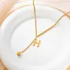 Cadena de Suéter Versátil de 26 Letras con Borla de Acero Inoxidable Estilo Minimalista Gargantilla Colgante Cuadrado Pequeño