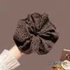 Goma de pelo scrunchie con estampado de leopardo vintage para mujer, para moño y coleta baja, accesorio para el cabello de goma elástica elegante de alta gama, estilo coreano