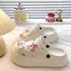 Sapatos com Furos de Laço Cereja Doce Roupa Externa de Estudante Verão Respirável Leve Sola Grossa Biqueira de EVA Chinelos Femininos