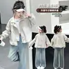 Ropa exterior de primavera y otoño para niñas, nuevo estilo 2026, tops casuales de primavera para niñas mayores, cortavientos de otoño para niños, pantalones de mezclilla