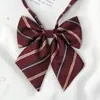 Gravata Preguiçosa Listrada Vermelha Sem Amarrar para Vestido de Solteiro Feminino, Estilo Faculdade Jk Material Escolar Japonês, Gravata de Formatura Amarrada à Mão para Homens