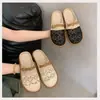 Medias zapatillas transpirables de malla con punta cerrada para mujer, calzado de verano para exteriores, nuevos estilos 2026, zapatos tejidos de red, sandalias slip-on huecas de suela gruesa
