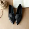Sapatilhas de Couro de Artesão com Bico Fino, Cor Vintage Lavada, Estilo Europeu e Americano da Moda, Salto Baixo, Boca Rasa, Sapatos Femininos, Novo Modelo Primavera/Verão