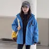 Chaqueta 3 en 1 a prueba de viento e impermeable para niñas, nuevo estilo otoño/invierno, chaqueta con capucha para exteriores para niños, moderna y genial