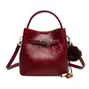 Elegante bolso pequeño retro para mujer, nuevo bolso cruzado versátil de moda 2026, bolso de mano popular de color liso, bolso tipo cubo