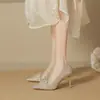 Zapatos de Boda con Flor de Lentejuelas de Cristal 2025 Tacón Alto Puntiagudos Zapatos Principales de Novia Color Champaña Brillante Zapatos para Banquete de Boda de Compromiso