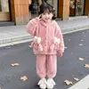 Pijama de invierno para niños, conjunto grueso de manga larga de forro polar coral, conjunto de dos piezas cálido de dibujos animados para niñas, estilo moderno
