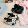 Zapatos de princesa estilo francés para niñas de 3 a 6 años, modelo de otoño, con lazo y suela suave, zapatos de piel para niños para combinar con faldas