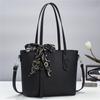 Bolsa feminina tote bag 2023 nova tendência simples moda versátil bolsa para o dia a dia portátil bolsa grande de ombro grande capacidade Mulheres