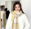 Nuevo Bufanda de Mohair Cuadros Amarillo Crema para Mujer en Otoño e Invierno de Alta Gama Imitación Cachemir Estilo Coreano Bufanda Chal Versátil