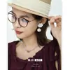 2025 Nuevos Pendientes de Flor de Camelia Tridimensional con Perlas Elegantes Elegantes Elegantes Pendientes de Lujo Ligero Retro Super Hada Pendientes de Flor para Mujer