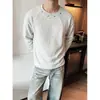 Camiseta para Hombre de Color Sólido con Parches y Remaches, Cuello Redondo, Manga Larga, Moderna, Nueva, Sencilla, Casual, Holgada, Versátil, para el Trabajo