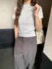 Elegante nuevo top de punto versátil y elegante para principios de otoño, de cuello semi-alto, corte ajustado, cuello redondo y manga corta 2026 nuevo