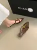 Primeiro Encontro com os Sandálios de Bico Fino Baixo Estilo Francês para Mulheres, Novo Modelo Verão 2026, Mules Elegantes de Calçar