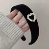 Faixa de Cabeça Nova de Alto Padrão com Senso de Design de Nicho Feminino Faixa de Tecido Vintage Faixa de Cabeça Feminina Versátil Joia Estilo Chanel
