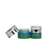 Garrafa redonda reta personalizada sub-embalada garrafa de vidro bomba de pressão frasco de vidro para emulsão frasco de vidro para essência conjunto de frascos de vidro cosméticos fornecimento