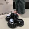 Bonitas zapatillas de cueva con dibujos animados para mujer, novedad de verano 2025, cómodas zapatillas Baotou para exteriores.