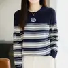 Top base de malha listrada com camélia, moda transfronteiriça para mulheres, novo para primavera e outono, tamanho plus size, roupa feminina, top, suéter de outono e inverno para mulheres