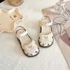 Sandálias Turbante para Meninas 2026 Verão Novo Sapatos de Praia Antiderrapantes Macios para Crianças Sapatos de Princesa Bordados Flor de Cerejeira para Meninas