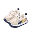 Zapatillas de malla nuevas para bebés de 1 a 2 años, zapatos antideslizantes de suela suave para niños y niñas, zapatos de moda para niños pequeños