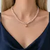 Colar de Pérolas Retrô em Camada Dupla para Mulheres, Design de Nicho de Luxo Leve, Corrente Clavicular de Alta Qualidade, Colar de Pescoço de Alta Qualidade, Novo Estilo