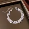 Pulsera de doble capa con cierre cuadrado hueco entrelazado y adornos de diamantes, sensación de lujo ligero de alta gama, joyería de diseño nicho