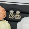 Aretes Doble C Estilo Chanel para Mujer, Aretes de Botón con Forma de Corazón Tachonados con Diamantes Rosas, Accesorios para Orejas Chanel con Forma de Corazón, Aretes de Aguja Plateada
