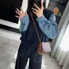 Novo suéter de tricô casual outono e inverno para mulheres com design de manga jeans, falso duas peças, top versátil e moderno