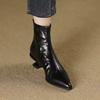Botas Finas Bico Fino Estilo Francês para Mulheres 2025 Novo Design Emagrecedoras Botas de Meia-Estação Primavera e Outono Botas Curtas Elegantes Salto Agulha Salto Alto