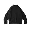 Moda de otoño e invierno para hombre: Suéter de punto con cuello único, asimétrico y de doble capa, un look elegante y relajado para hombres jóvenes
