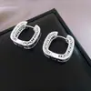 Pendientes Cuadrados Exquisitos con Calados Estilo Coreano para Mujer, Pendientes de Diseño de Lujo Accesible de Nicho a la Moda, Pendientes Versátiles Personalizados de Gama Alta