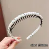 Diadema retro de alta gama color marrón Maillard 2026 para mujer, adecuada para el uso diario, para recoger el cabello suelto y crear un look de corona alta.