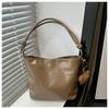 Bolsa de Cubo Casual de Moda de Estilo Simple de Color Sólido de Gran Capacidad, Estilo Hong Kong, Brillante Debajo del Brazo, Nueva para Primavera y Verano 2025