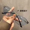 Gafas de Sol Metálicas Ojo de Gato con Sentido Tecnológico Retro Futuro para Mujer, Gafas de Sol de Forma Cóncava Anti-UV para Hombre, Textura Moderna