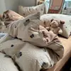 Juego de cuatro piezas de ropa de cama de algodón tipo puff segura para bebés, funda de edredón y sábana bajera frescas y lindas con diseño de dibujos animados, juego de tres piezas para dormitorios de estudiantes