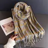 Bufanda de Cuello Cálida de Otoño e Invierno Estilo Coreano Elegante a Cuadros para Mujer, Bufanda Versátil con Borlas de Cachemira Sintética para Viajes