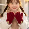 Luvas de tricô infantis para outono e inverno com design de rosto sorridente, cor creme, luvas de cinco dedos, adequadas para idades de 2 a 8 anos, quentes e com dedos separados