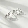 Pendientes de aro DZ simples con flor hueca para mujer, pequeños y exquisitos, pendientes de aro versátiles, estilo elegante y natural, pendientes de moda con un toque de alta gama