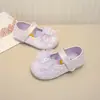 Zapatos de princesa de cuero para niñas, nueva colección de otoño 2026, zapatos de cristal para niños increíblemente elegantes, a la moda para niñas, con un diseño chic y elegante