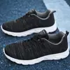 Nuevos zapatos de otoño para hombre, zapatos deportivos transpirables de malla negra, zapatos para correr antideslizantes de fondo suave, zapatos casuales para hombre.