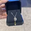 Luxo Leve, Alto Padrão, Minimalista, Nicho Colar com Pingente de Concha Sol e Lua com Diamantes, Design Retrô Versátil, Corrente Exquisita para Clavícula