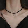 Colar com enfeite de coração, clavícula curta, corda preta, pérola, colarinho, alça de pescoço, corrente de pescoço, atacado