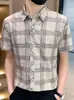 Camisa Nueva de Manga Corta de Verano Moda Masculina Casual Seda de Hielo Delgada Ajustada Moderna Versátil Camisa Cuadros Camisa de Pulgada