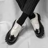 Sapatos Brogue Masculinos Outono 2025 Estilo Britânico Esculpido Negócios Formais Sapatos de Couro Masculinos Cadarço Aumento de Altura Sapatos Masculinos de Solado Grosso